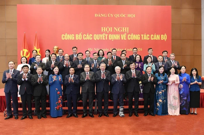 Tổng Bí thư, Chủ tịch nước trao Quyết định của Bộ Chính trị chỉ định Đảng ủy Quốc hội Tổng Bí thư, Chủ tịch nước trao Quyết định của Bộ Chính trị chỉ định Đảng ủy Quốc hội