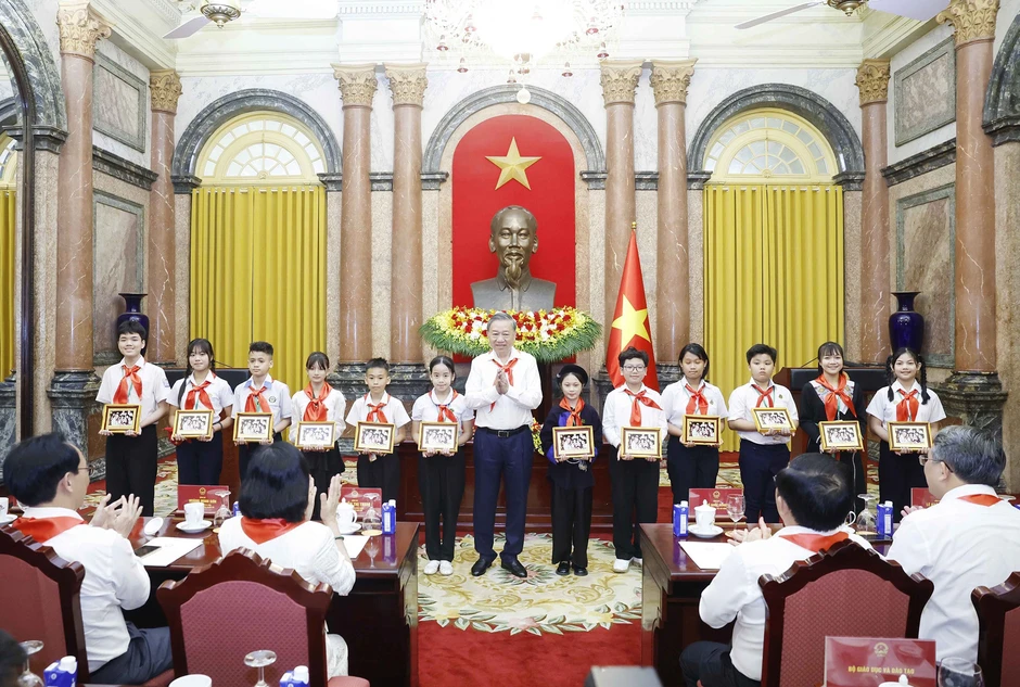 Tổng Bí thư, Chủ tịch nước: Tuyệt đối không để bạo lực, bắt nạt trong trường học Tổng Bí thư, Chủ tịch nước: Tuyệt đối không để bạo lực, bắt nạt trong trường học