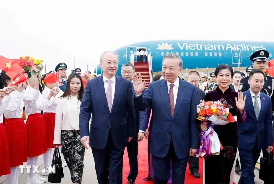 Tổng Bí thư, Chủ tịch nước và Phu nhân bắt đầu thăm cấp Nhà nước đến Trung Quốc Tổng Bí thư, Chủ tịch nước và Phu nhân bắt đầu thăm cấp Nhà nước đến Trung Quốc
