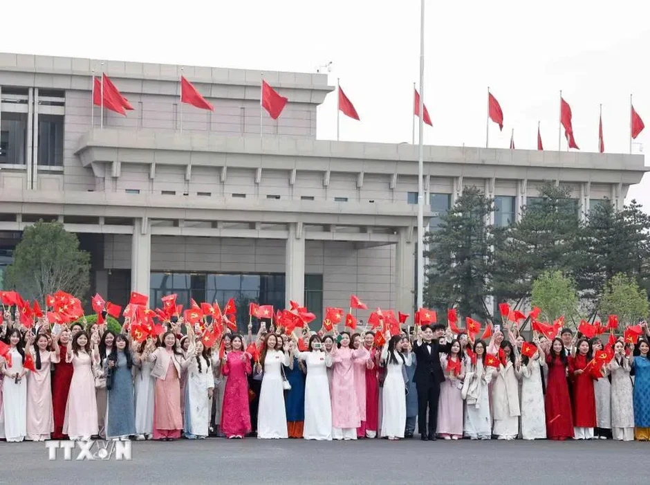 Tổng Bí thư, Chủ tịch nước và Phu nhân bắt đầu thăm cấp Nhà nước đến Trung Quốc Tổng Bí thư, Chủ tịch nước và Phu nhân bắt đầu thăm cấp Nhà nước đến Trung Quốc