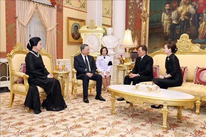 Tổng Bí thư, Chủ tịch nước và Phu nhân gặp Nhà Vua Thái Lan và Hoàng hậu
