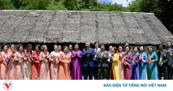 Tổng Bí thư, Chủ tịch nước và Phu nhân thăm Khu di tích Chủ tịch Hồ Chí Minh ở Udon Thani