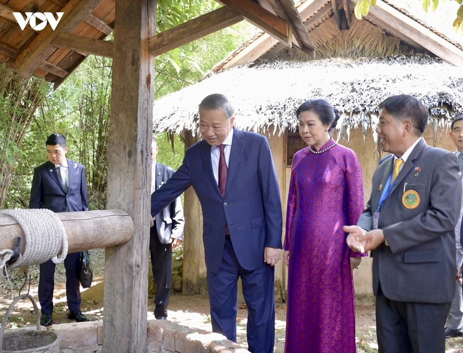 Tổng Bí thư, Chủ tịch nước và Phu nhân thăm Khu di tích Chủ tịch Hồ Chí Minh ở Udon Thani