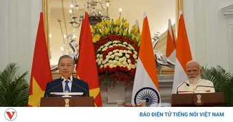 Tổng Bí thư, Chủ tịch nước và Thủ tướng Ấn Độ chứng kiến lễ trao văn kiện hợp tác