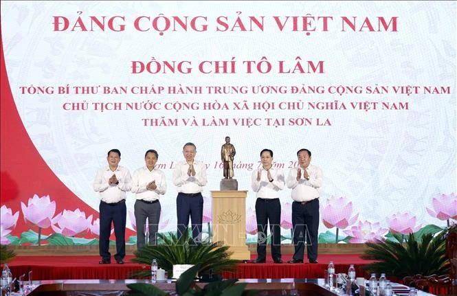 Tổng Bí thư, Chủ tịch nước: Xây dựng Sơn La thành trung tâm nông nghiệp sinh thái, du lịch đặc sắc Tây Bắc Tổng Bí thư, Chủ tịch nước: Xây dựng Sơn La thành trung tâm nông nghiệp sinh thái, du lịch đặc sắc Tây Bắc