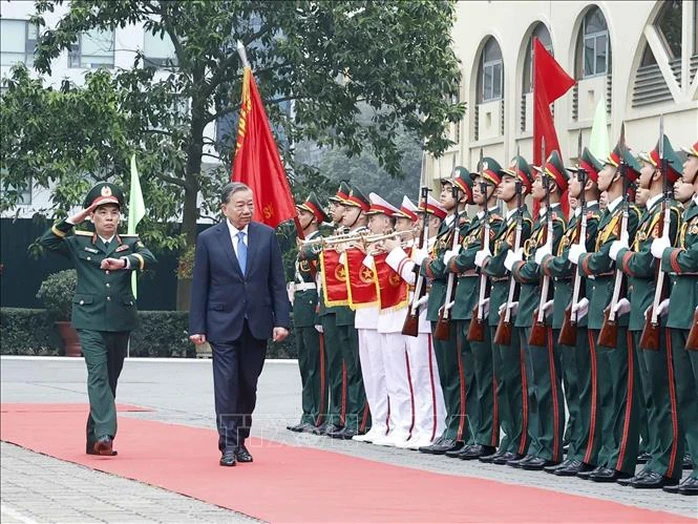 Tổng Bí thư: Đầu tư nguồn lực, nghiên cứu, chế tạo các loại vũ khí, trang bị kỹ thuật hiện đại Tổng Bí thư: Đầu tư nguồn lực, nghiên cứu, chế tạo các loại vũ khí, trang bị kỹ thuật hiện đại