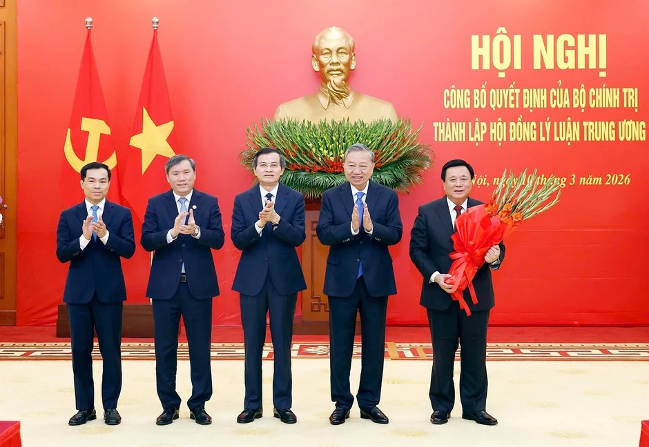 Tổng Bí thư giao nhiệm vụ cho “trung tâm tư vấn chiến lược của đất nước” Tổng Bí thư giao nhiệm vụ cho “trung tâm tư vấn chiến lược của đất nước”