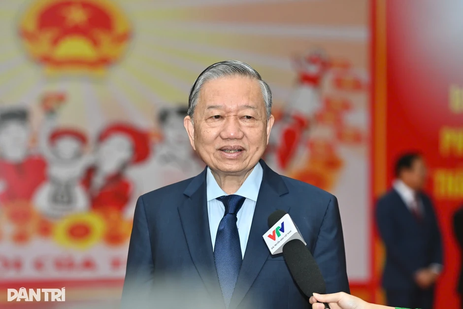 Tổng Bí thư: "Lựa chọn những người uy tín nhất tiếp tục lãnh đạo đất nước" Tổng Bí thư: "Lựa chọn những người uy tín nhất tiếp tục lãnh đạo đất nước"