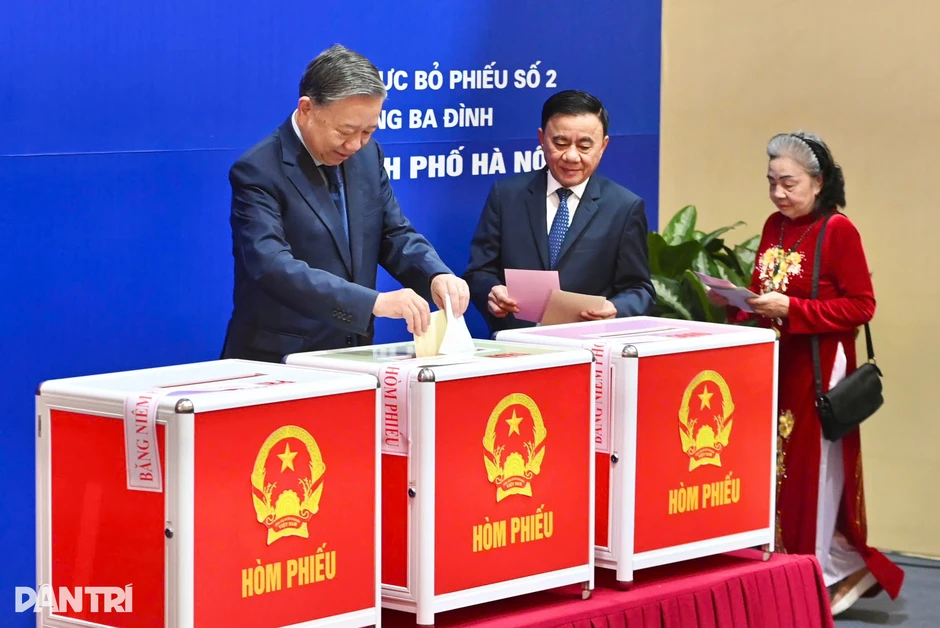 Tổng Bí thư: "Lựa chọn những người uy tín nhất tiếp tục lãnh đạo đất nước" Tổng Bí thư: "Lựa chọn những người uy tín nhất tiếp tục lãnh đạo đất nước"