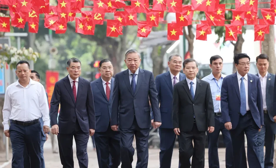 Tổng Bí thư Tô Lâm bỏ phiếu bầu cử đại biểu Quốc hội khóa XVI và đại biểu HĐND các cấp Tổng Bí thư Tô Lâm bỏ phiếu bầu cử đại biểu Quốc hội khóa XVI và đại biểu HĐND các cấp