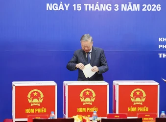 Tổng Bí thư Tô Lâm bỏ phiếu bầu cử tại Hà Nội