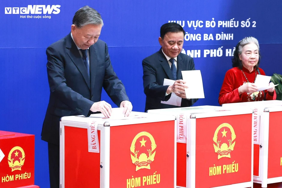 Tổng Bí thư Tô Lâm bỏ phiếu bầu cử tại Hà Nội