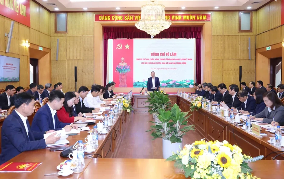Tổng Bí thư Tô Lâm: Công tác chính trị, tư tưởng phải thực sự đi trước một bước, mở đường Tổng Bí thư Tô Lâm: Công tác chính trị, tư tưởng phải thực sự đi trước một bước, mở đường