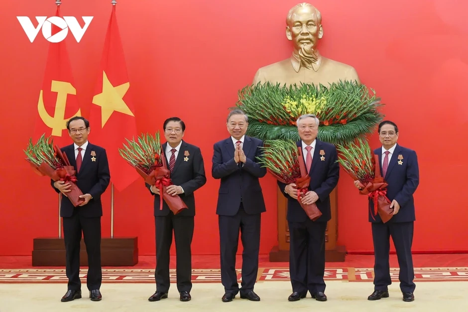 Tổng Bí thư Tô Lâm dự Lễ trao tặng Huân chương Quân công và Huy hiệu Đảng Tổng Bí thư Tô Lâm dự Lễ trao tặng Huân chương Quân công và Huy hiệu Đảng
