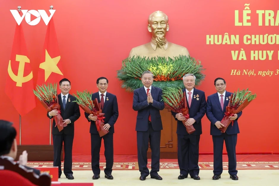 Tổng Bí thư Tô Lâm dự Lễ trao tặng Huân chương Quân công và Huy hiệu Đảng Tổng Bí thư Tô Lâm dự Lễ trao tặng Huân chương Quân công và Huy hiệu Đảng