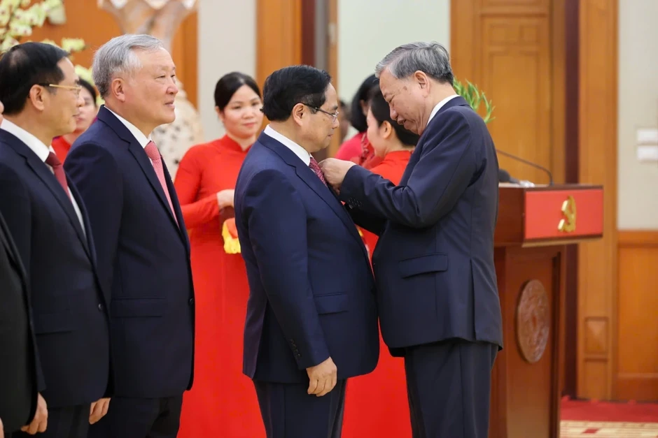 Tổng Bí thư Tô Lâm dự Lễ trao tặng Huân chương Quân công và Huy hiệu Đảng Tổng Bí thư Tô Lâm dự Lễ trao tặng Huân chương Quân công và Huy hiệu Đảng