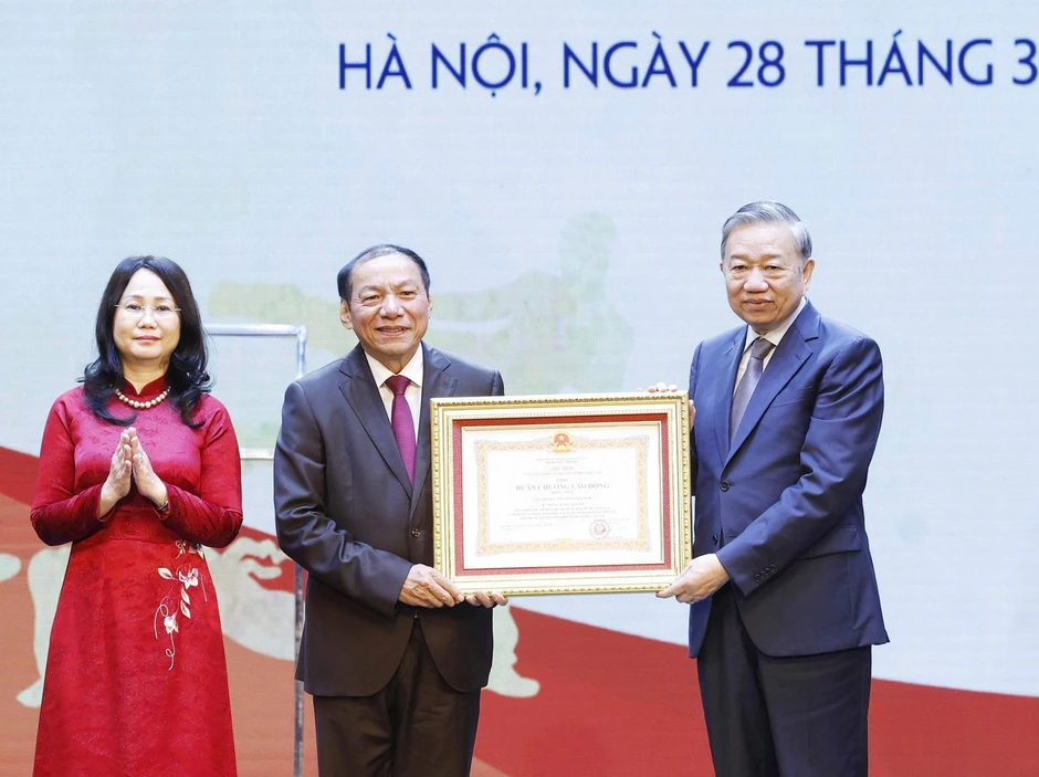 Tổng Bí thư Tô Lâm: 'Một nền thể thao mạnh phải bắt đầu từ trường học' Tổng Bí thư Tô Lâm: 'Một nền thể thao mạnh phải bắt đầu từ trường học'
