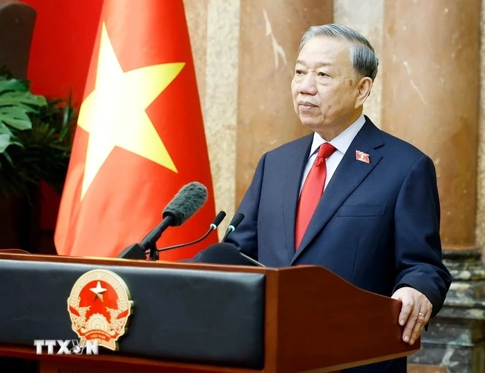 Tổng Bí thư Tô Lâm trao Quyết định bổ nhiệm thành viên Chính phủ nhiệm kỳ 2026 - 2031 Tổng Bí thư Tô Lâm trao Quyết định bổ nhiệm thành viên Chính phủ nhiệm kỳ 2026 - 2031