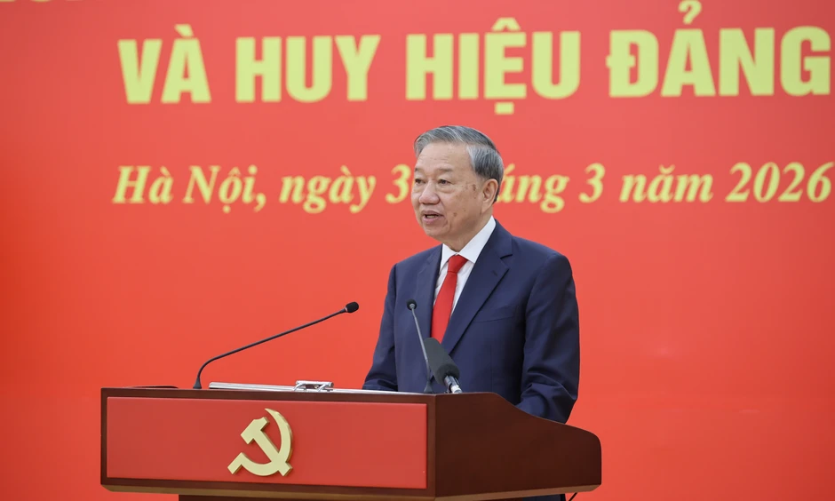 Tổng Bí thư Tô Lâm trao tặng Huân chương Quân công hạng nhất cho Thủ tướng Phạm Minh Chính Tổng Bí thư Tô Lâm trao tặng Huân chương Quân công hạng nhất cho Thủ tướng Phạm Minh Chính