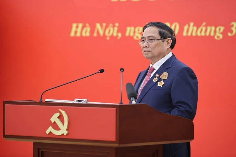 Tổng Bí thư trao Huân chương Quân công và Huy hiệu Đảng tặng các đồng chí lãnh đạo, nguyên lãnh đạo Tổng Bí thư trao Huân chương Quân công và Huy hiệu Đảng tặng các đồng chí lãnh đạo, nguyên lãnh đạo