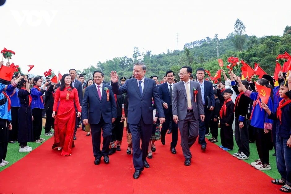 Tổng Bí thư và Thủ tướng dự lễ khởi công đồng loạt các trường nội trú liên cấp