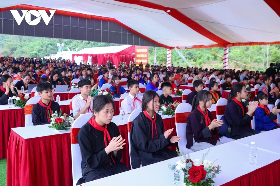 Tổng Bí thư và Thủ tướng dự lễ khởi công đồng loạt các trường nội trú liên cấp
