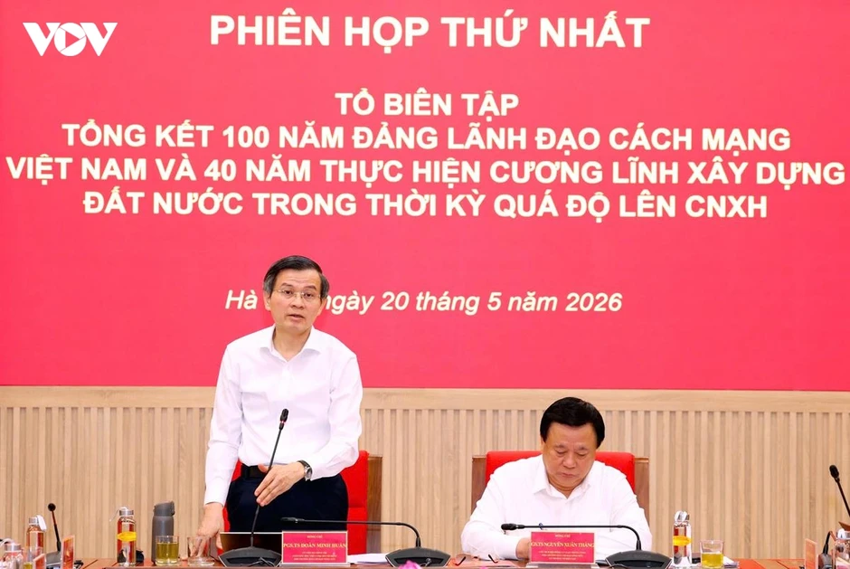 Tổng kết 100 năm Đảng lãnh đạo cách mạng Việt Nam là nhiệm vụ đặc biệt quan trọng Tổng kết 100 năm Đảng lãnh đạo cách mạng Việt Nam là nhiệm vụ đặc biệt quan trọng