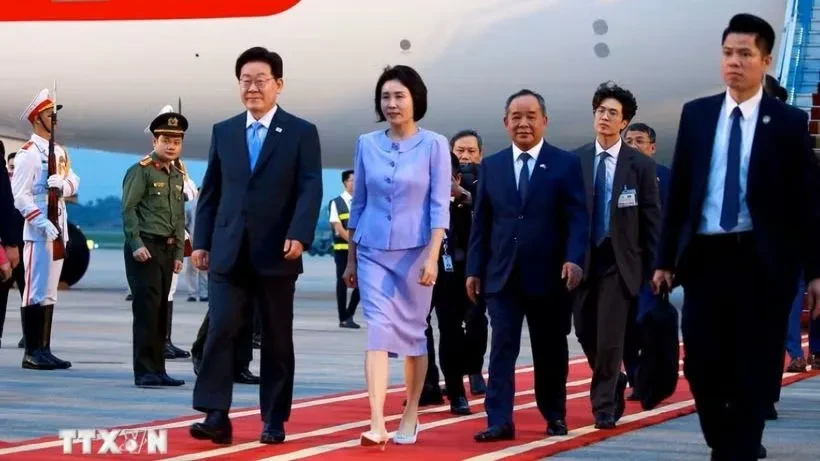 Tổng thống Hàn Quốc Lee Jae Myung cùng Phu nhân đến Hà Nội Tổng thống Hàn Quốc Lee Jae Myung cùng Phu nhân đến Hà Nội