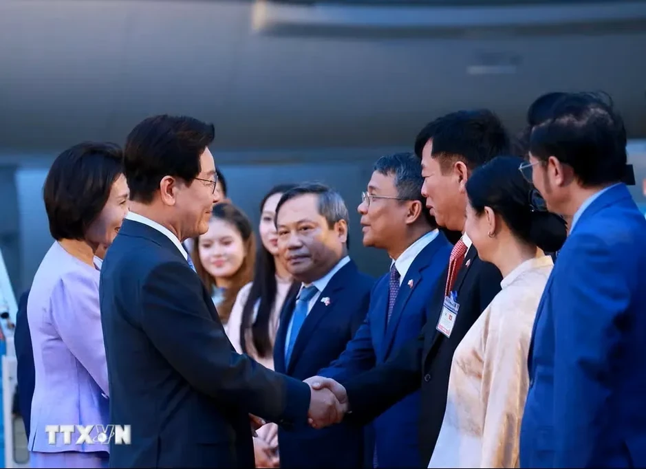 Tổng thống Hàn Quốc Lee Jae Myung cùng Phu nhân đến Hà Nội Tổng thống Hàn Quốc Lee Jae Myung cùng Phu nhân đến Hà Nội