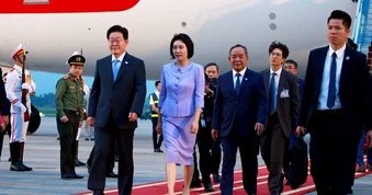 Tổng thống Hàn Quốc Lee Jae Myung và Phu nhân đến Hà Nội