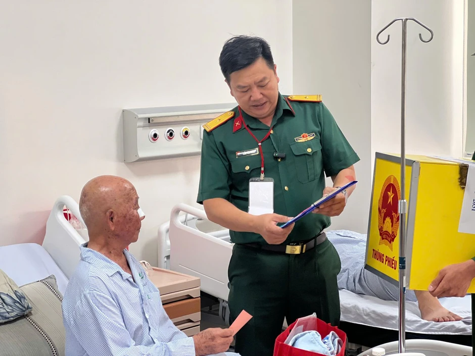 TP Hồ Chí Minh: Bệnh nhân thực hiện quyền bầu cử ngay tại bệnh viện TP Hồ Chí Minh: Bệnh nhân thực hiện quyền bầu cử ngay tại bệnh viện