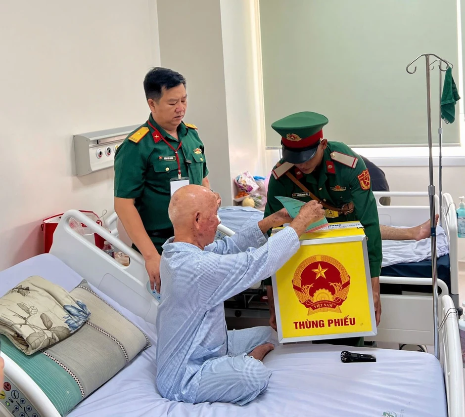 TP Hồ Chí Minh: Bệnh nhân thực hiện quyền bầu cử ngay tại bệnh viện TP Hồ Chí Minh: Bệnh nhân thực hiện quyền bầu cử ngay tại bệnh viện