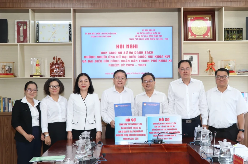 TP.HCM bàn giao hồ sơ 282 người ứng cử ĐBQH và HĐND
