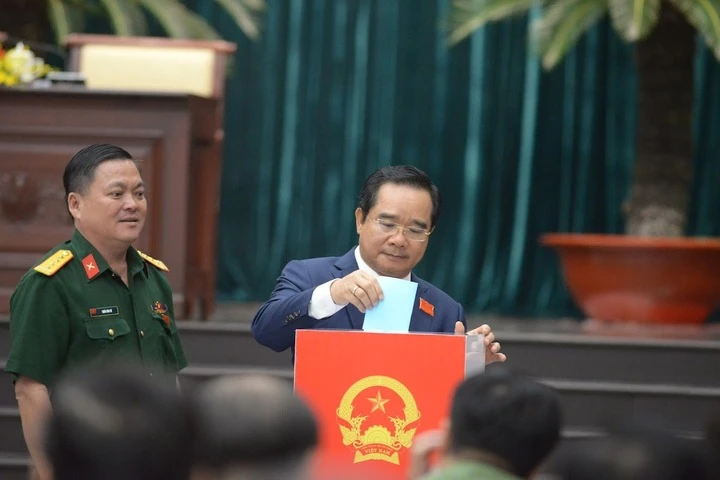 TP.HCM bầu 7 Phó Chủ tịch UBND Thành phố nhiệm kỳ 2026 -2031 TP.HCM bầu 7 Phó Chủ tịch UBND Thành phố nhiệm kỳ 2026 -2031
