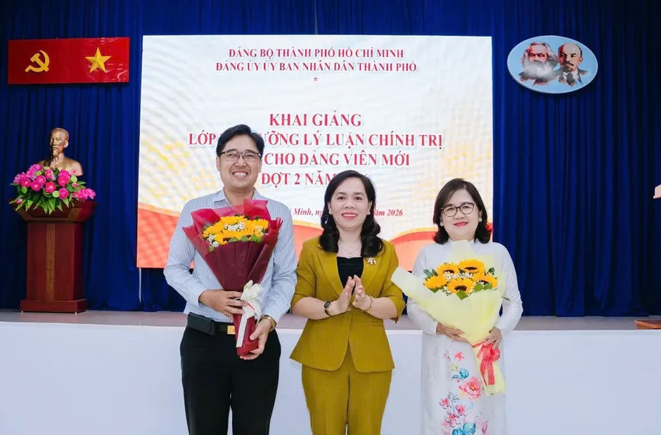 TPHCM: Bồi dưỡng lý luận chính trị cho gần 850 đảng viên mới TPHCM: Bồi dưỡng lý luận chính trị cho gần 850 đảng viên mới