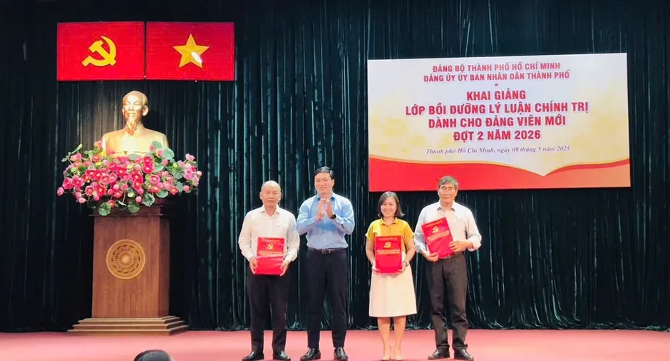 TPHCM: Bồi dưỡng lý luận chính trị cho gần 850 đảng viên mới TPHCM: Bồi dưỡng lý luận chính trị cho gần 850 đảng viên mới