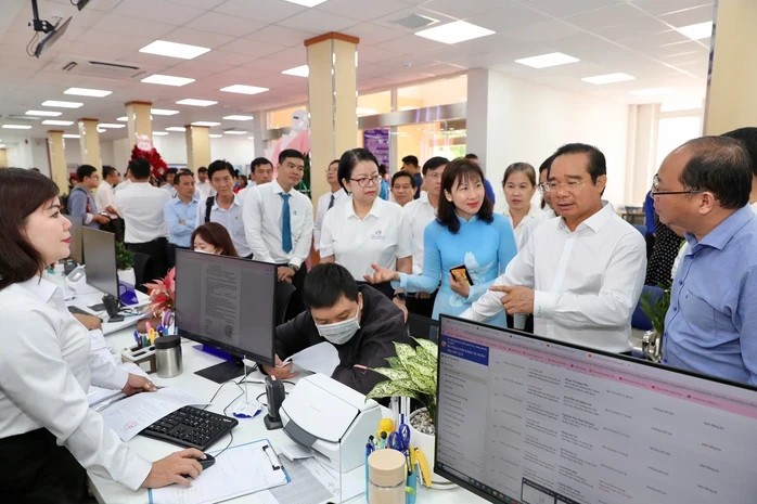 TPHCM dự kiến có hệ thống "soi" hồ sơ trễ hạn, chuyển cho cấp trên xử lý ngay TPHCM dự kiến có hệ thống "soi" hồ sơ trễ hạn, chuyển cho cấp trên xử lý ngay