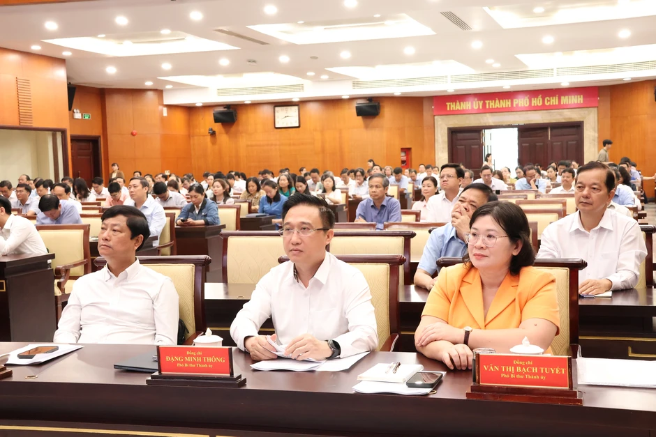 TPHCM: Gần 90.000 cán bộ, đảng viên dự hội nghị toàn quốc quán triệt Nghị quyết 79, Nghị quyết 80 TPHCM: Gần 90.000 cán bộ, đảng viên dự hội nghị toàn quốc quán triệt Nghị quyết 79, Nghị quyết 80