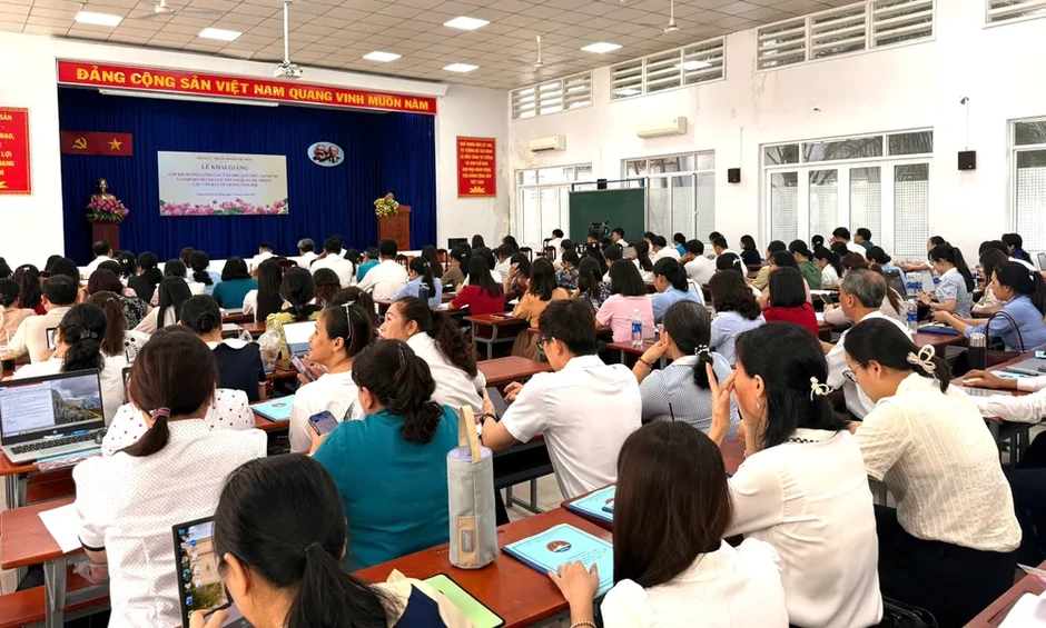 TPHCM khai giảng lớp lưu trữ hồ sơ của Đảng