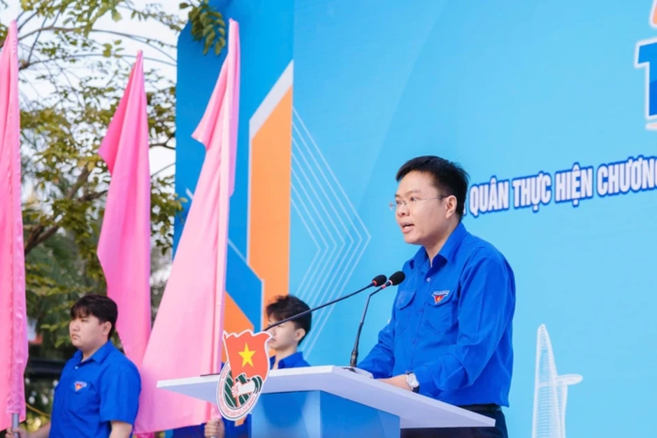 TPHCM khởi động Tháng Thanh niên, TinVina đồng hành trao cờ Tổ quốc TPHCM khởi động Tháng Thanh niên, TinVina đồng hành trao cờ Tổ quốc