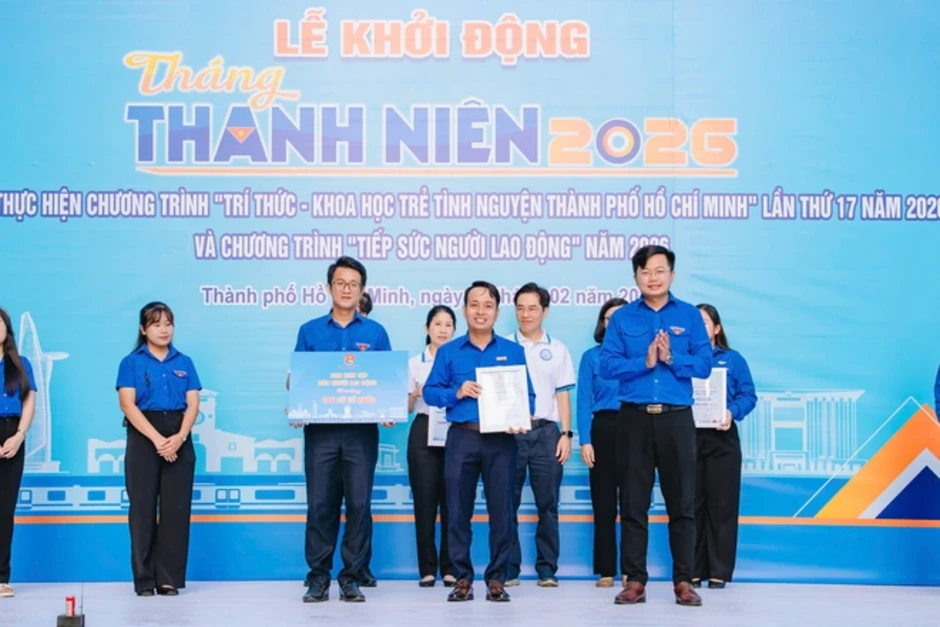 TPHCM khởi động Tháng Thanh niên, TinVina đồng hành trao cờ Tổ quốc TPHCM khởi động Tháng Thanh niên, TinVina đồng hành trao cờ Tổ quốc