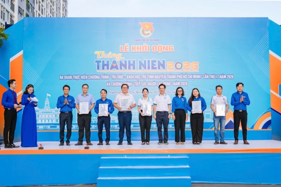 TPHCM khởi động Tháng Thanh niên, TinVina đồng hành trao cờ Tổ quốc TPHCM khởi động Tháng Thanh niên, TinVina đồng hành trao cờ Tổ quốc