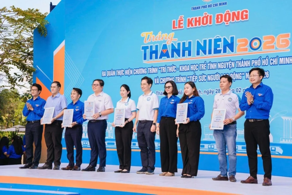 TPHCM khởi động Tháng Thanh niên, TinVina đồng hành trao cờ Tổ quốc TPHCM khởi động Tháng Thanh niên, TinVina đồng hành trao cờ Tổ quốc