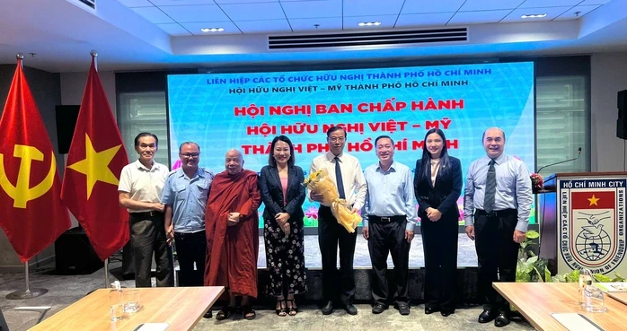 TPHCM kiện toàn nhân sự lãnh đạo các hội hữu nghị TPHCM kiện toàn nhân sự lãnh đạo các hội hữu nghị