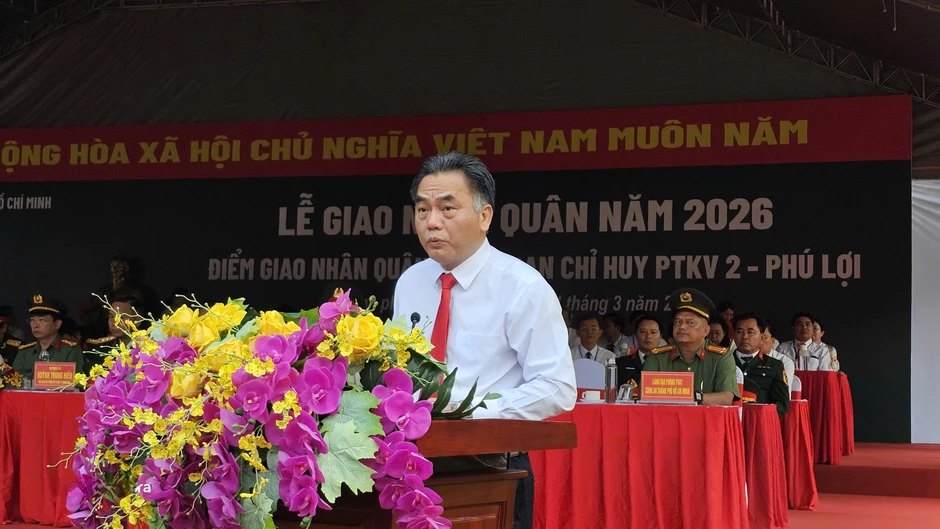 TPHCM: Lễ giao, nhận quân trang trọng tại Ban Chỉ huy phòng thủ khu vực 2 - Phú Lợi
