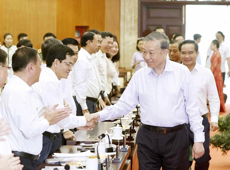TPHCM phải đi đầu, biến các nghị quyết chiến lược thành thực tiễn sống động TPHCM phải đi đầu, biến các nghị quyết chiến lược thành thực tiễn sống động