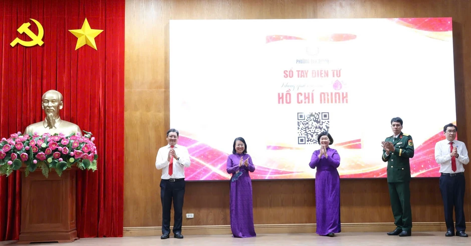 TPHCM: Phường Bến Thành ra mắt Sổ tay điện tử Không gian văn hóa Hồ Chí Minh TPHCM: Phường Bến Thành ra mắt Sổ tay điện tử Không gian văn hóa Hồ Chí Minh