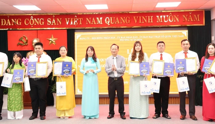TPHCM: Phường Xuân Hòa kiện toàn nhân sự, tri ân lực lượng người hoạt động không chuyên trách TPHCM: Phường Xuân Hòa kiện toàn nhân sự, tri ân lực lượng người hoạt động không chuyên trách