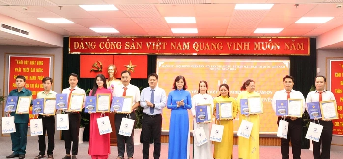 TPHCM: Phường Xuân Hòa kiện toàn nhân sự, tri ân lực lượng người hoạt động không chuyên trách TPHCM: Phường Xuân Hòa kiện toàn nhân sự, tri ân lực lượng người hoạt động không chuyên trách
