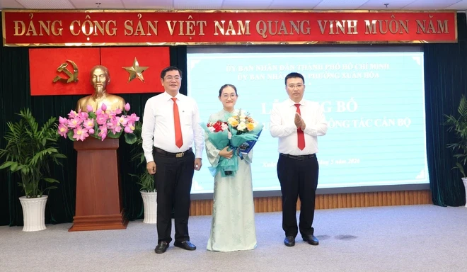 TPHCM: Phường Xuân Hòa kiện toàn nhân sự, tri ân lực lượng người hoạt động không chuyên trách TPHCM: Phường Xuân Hòa kiện toàn nhân sự, tri ân lực lượng người hoạt động không chuyên trách